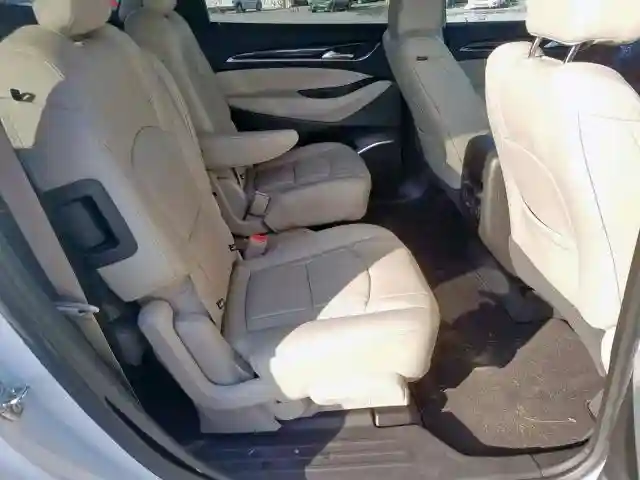 5GAERBKW2JJ243220 2018 BUICK ENCLAVE ESSENCE-5