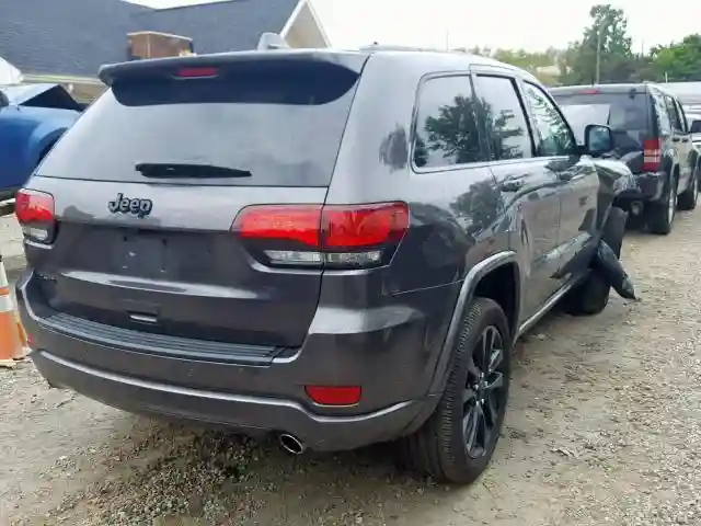 1C4RJFAG2KC564690 2019 JEEP GRAND CHEROKEE LAREDO-3