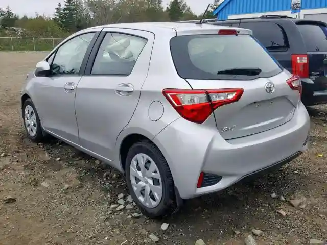VNKKTUD32JA100101 2018 TOYOTA YARIS L-2