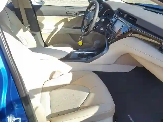 4T1B11HKXKU259717 2019 TOYOTA CAMRY L-4