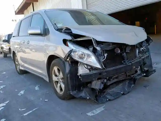 5TDKZ3DC6JS962712 2018 TOYOTA SIENNA LE-0