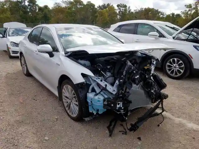 4T1B21HK8JU008917 2018 TOYOTA CAMRY HYBRID-0