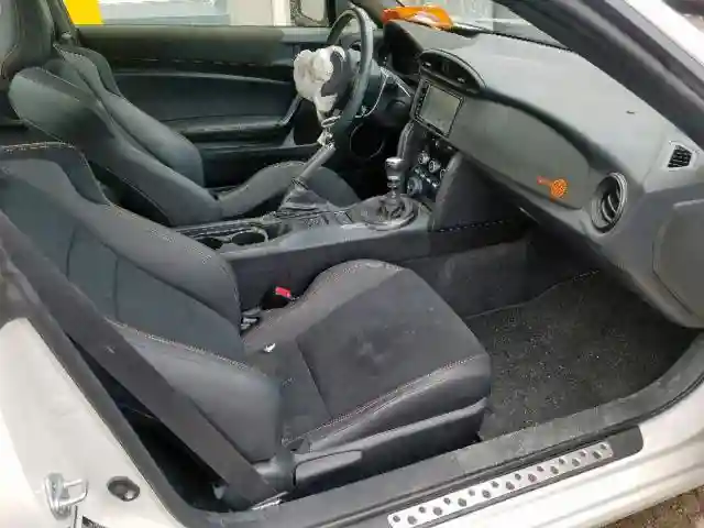 JF1ZNAA1XH9707528 2017 TOYOTA 86 BASE-4