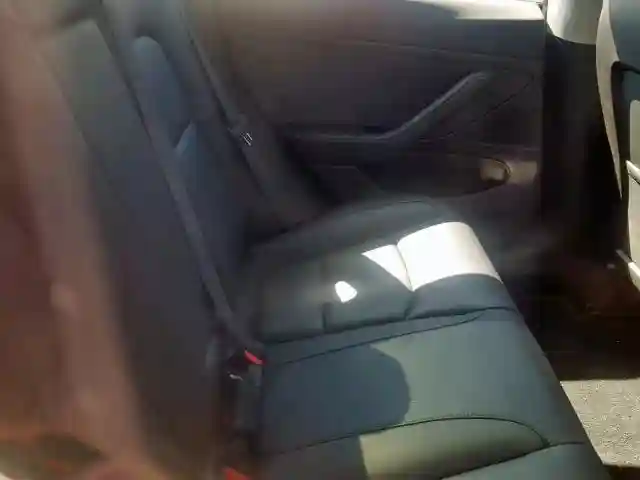 5YJ3E1EB3KF359281 2019 TESLA MODEL 3-5