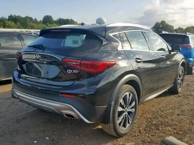 SJKCH5CR4JA059638 2018 INFINITI QX30 BASE-3