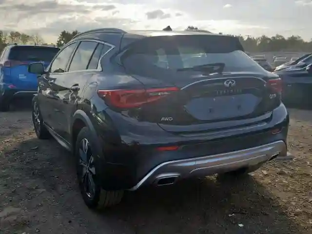 SJKCH5CR4JA059638 2018 INFINITI QX30 BASE-2