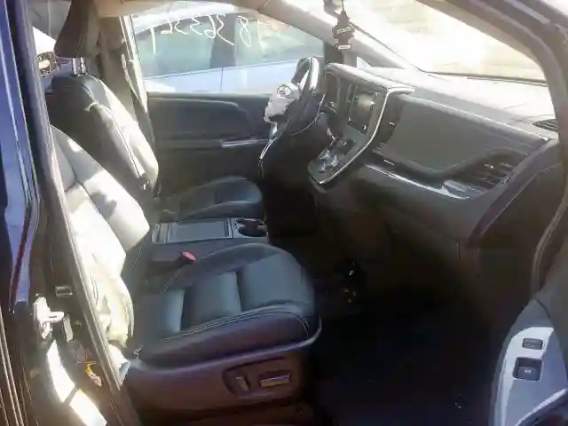 5TDEZ3DC9KS220996 2019 TOYOTA SIENNA SE-4