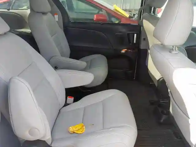 5TDDZ3DC6HS181708 2017 TOYOTA SIENNA XLE-5