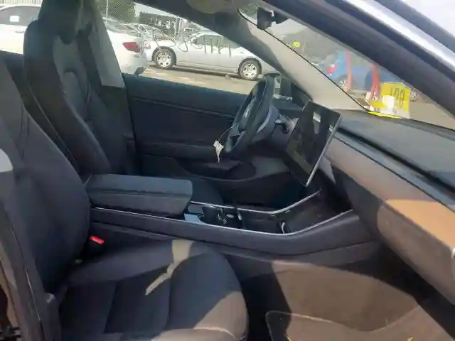 5YJ3E1EB0JF131902 2018 TESLA MODEL 3-4
