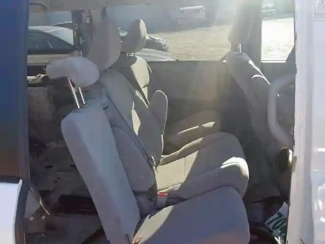 5TDKZ3DC2KS001042 2019 TOYOTA SIENNA LE-5