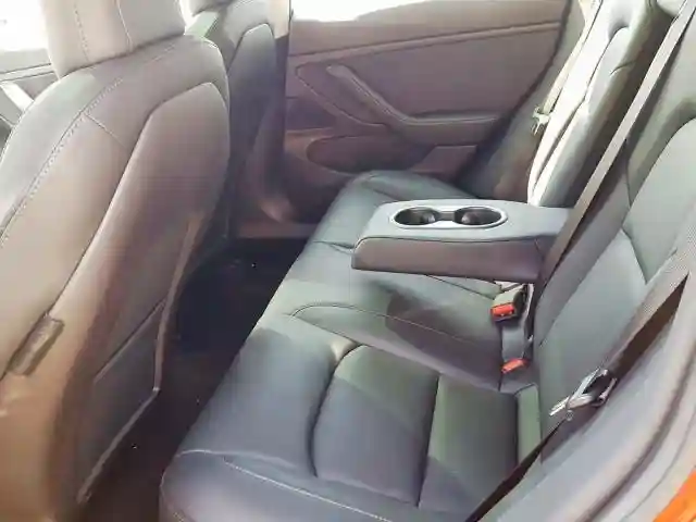 5YJ3E1EA9KF402092 2019 TESLA MODEL 3-5