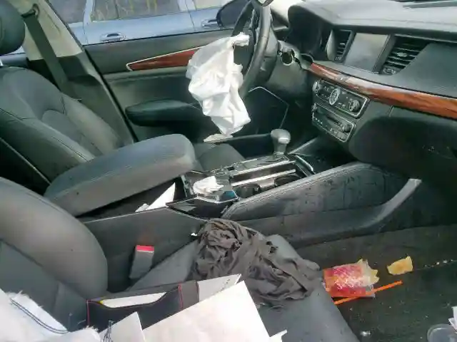 KNALC4J19J5105091 2018 KIA CADENZA LUXURY-4