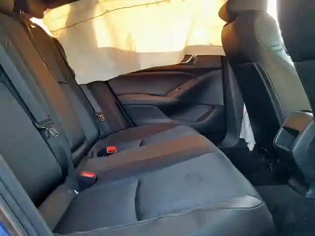 1HGCV1F39JA139689 2018 HONDA ACCORD SPORT-5