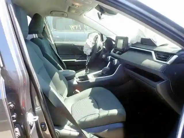 JTMF1RFV2KJ016860 2019 TOYOTA RAV4 LE-4