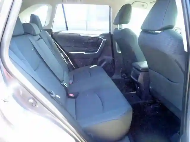 JTMF1RFV2KJ016860 2019 TOYOTA RAV4 LE-5
