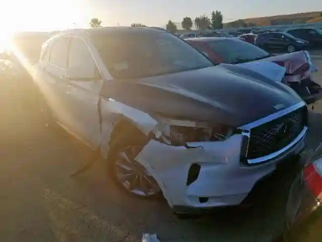 3PCAJ5M33KF140390 2019 INFINITI QX50 ESSENTIAL-0