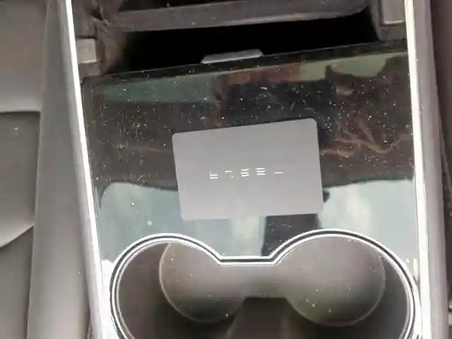 5YJ3E1EA1KF305758 2019 TESLA MODEL 3-4