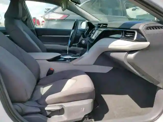 4T1B11HK1KU288877 2019 TOYOTA CAMRY L-4