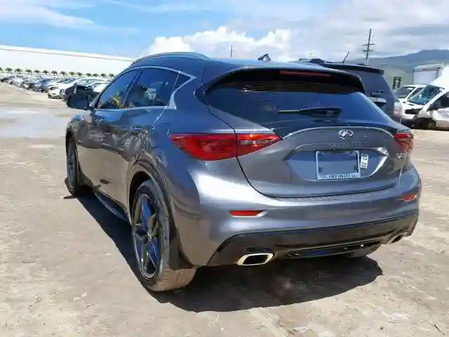 SJKCH5CPXJA057035 2018 INFINITI QX30 BASE-2
