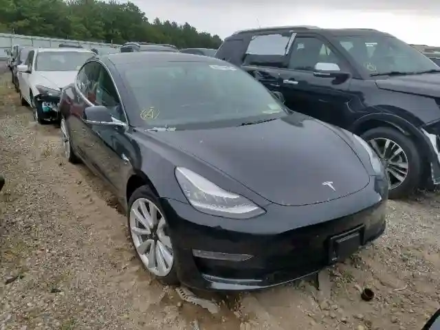5YJ3E1EB0JF131902 2018 TESLA MODEL 3-0
