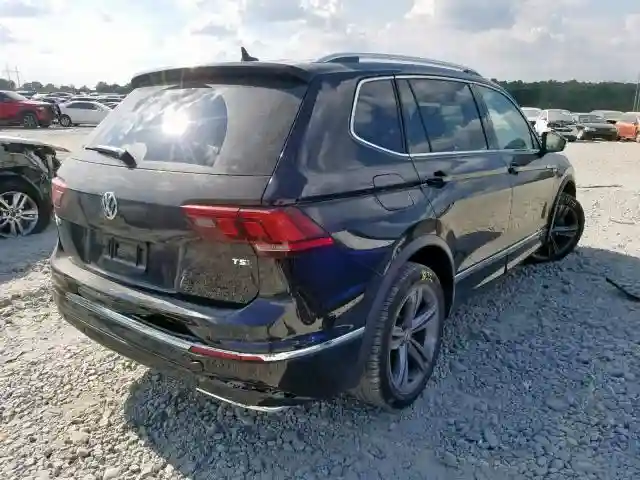 3VV3B7AX8JM137621 2018 VOLKSWAGEN TIGUAN SE-3