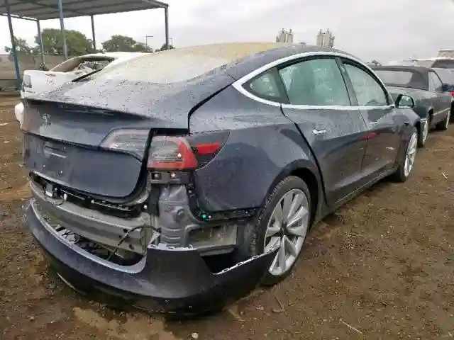 5YJ3E1EA4JF046441 2018 TESLA MODEL 3-3