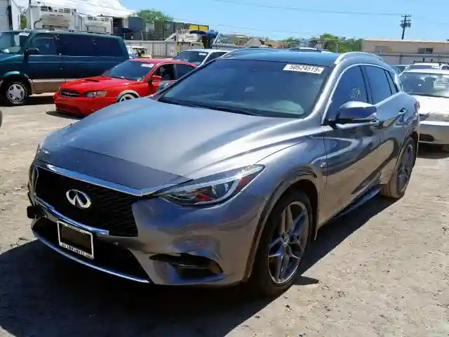 SJKCH5CPXJA057035 2018 INFINITI QX30 BASE-1