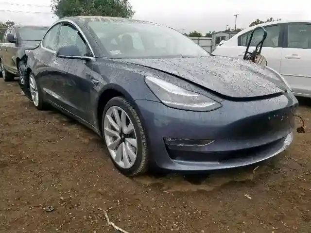 5YJ3E1EA4JF046441 2018 TESLA MODEL 3-0
