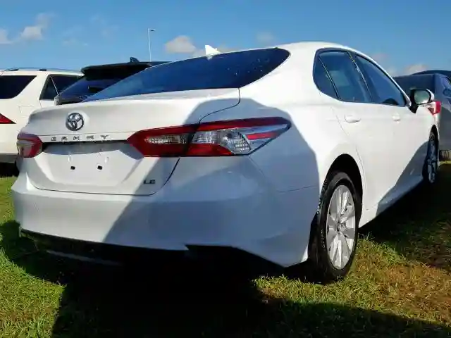 4T1B11HK1KU288877 2019 TOYOTA CAMRY L-3
