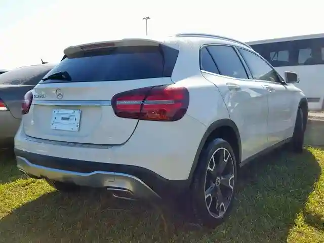 WDCTG4EB3JJ388387 2018 MERCEDES-BENZ GLA 250-3