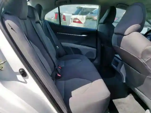 4T1B11HK1KU288877 2019 TOYOTA CAMRY L-5