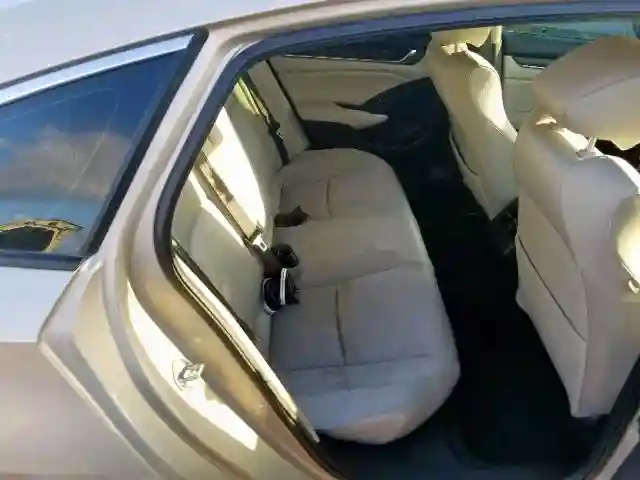 1HGCV1F43KA040263 2019 HONDA ACCORD EX-5