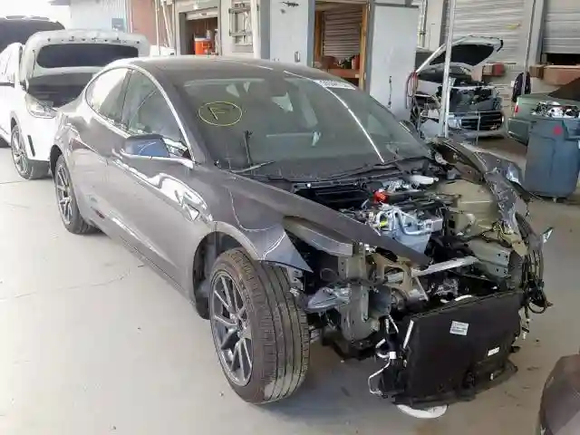 5YJ3E1EB1KF432552 2019 TESLA MODEL 3-0