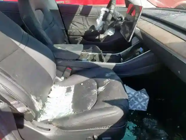 5YJ3E1EA9JF008915 2018 TESLA MODEL 3-4