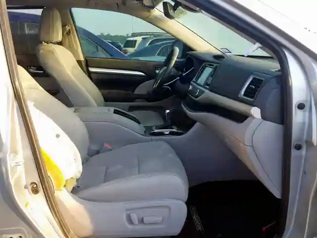 5TDKZRFH8HS516499 2017 TOYOTA HIGHLANDER SE-4