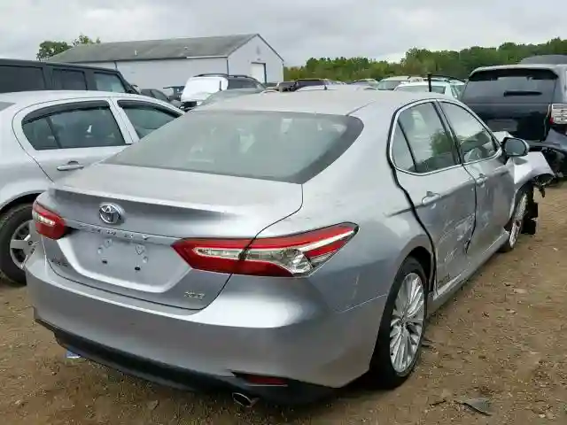 4T1B11HK3JU029404 2018 TOYOTA CAMRY L-3