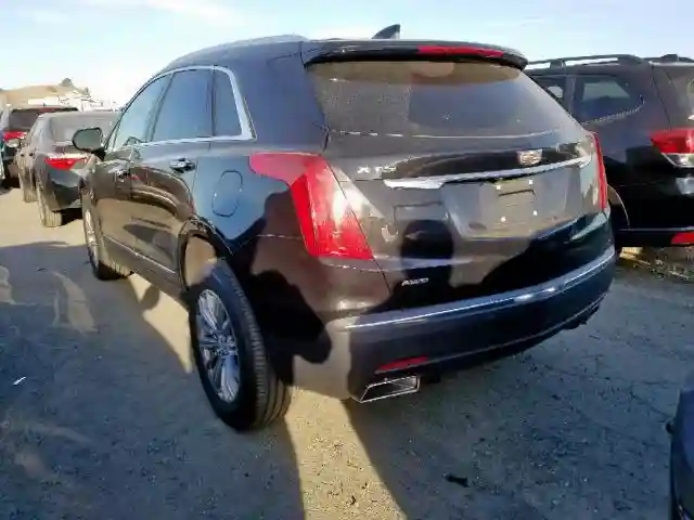 1GYKNDRS1HZ210341 2017 CADILLAC XT5 LUXURY-2
