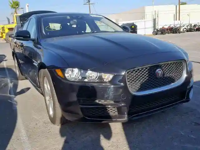 SAJAR4FX8JCP33405 2018 JAGUAR XE-0