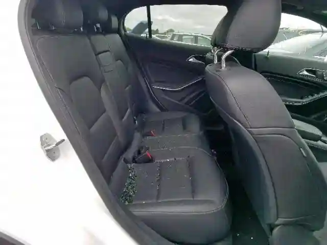 WDCTG4GB7JU000220 2018 MERCEDES-BENZ GLA 250 4MATIC-5