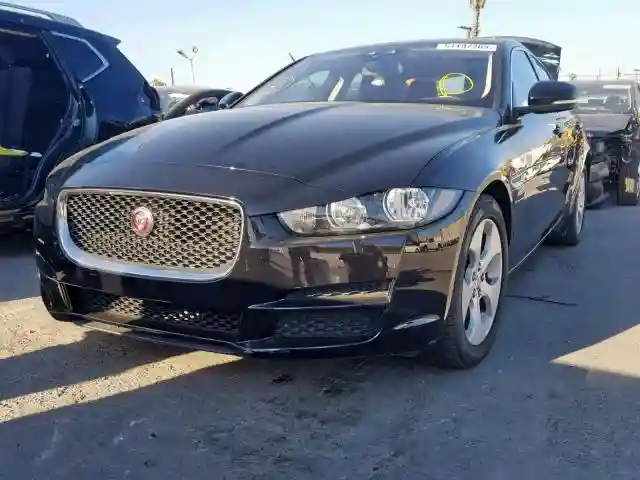 SAJAR4FX8JCP33405 2018 JAGUAR XE-1