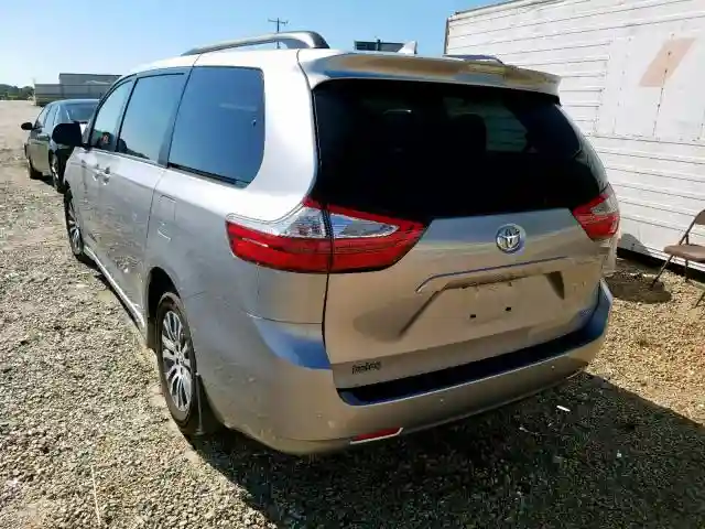 5TDYZ3DC8JS925445 2018 TOYOTA SIENNA XLE-2