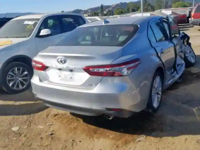 4T1B11HK2JU506940 2018 TOYOTA CAMRY L-3