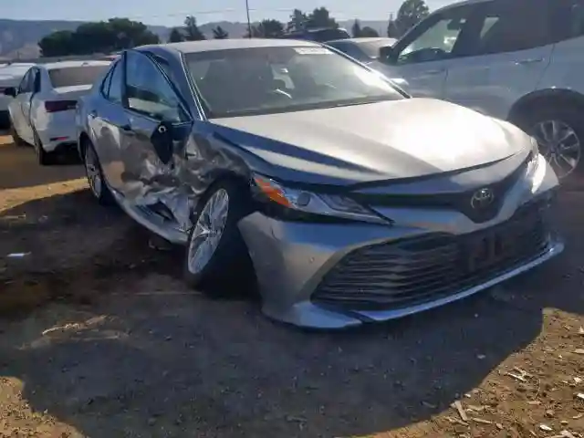 4T1B11HK2JU506940 2018 TOYOTA CAMRY L-0