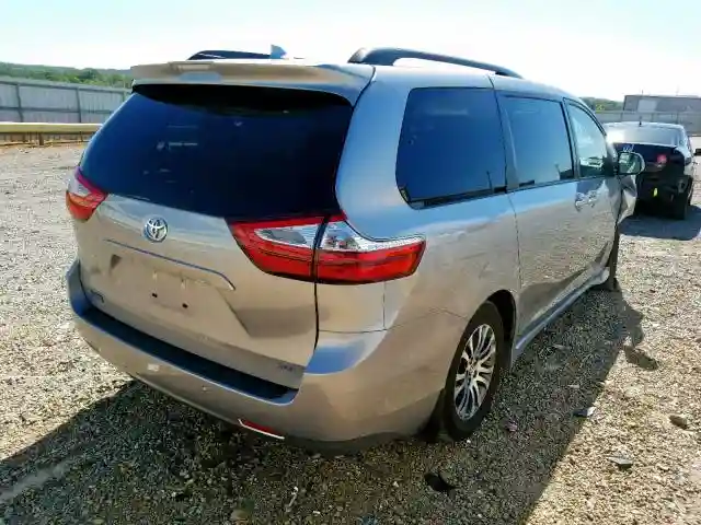 5TDYZ3DC8JS925445 2018 TOYOTA SIENNA XLE-3