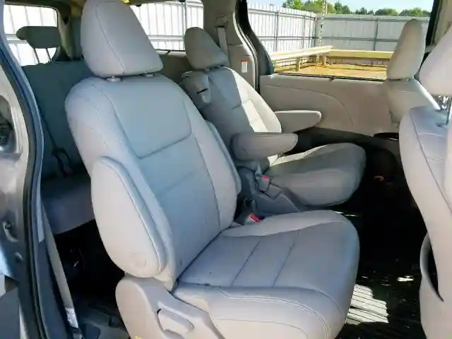 5TDYZ3DC8JS925445 2018 TOYOTA SIENNA XLE-5