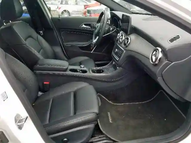 WDCTG4GB7JU000220 2018 MERCEDES-BENZ GLA 250 4MATIC-4