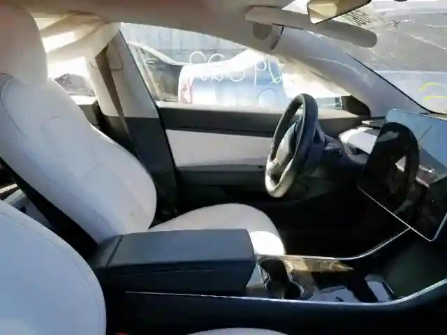 5YJ3E1EBXJF078660 2018 TESLA MODEL 3-4