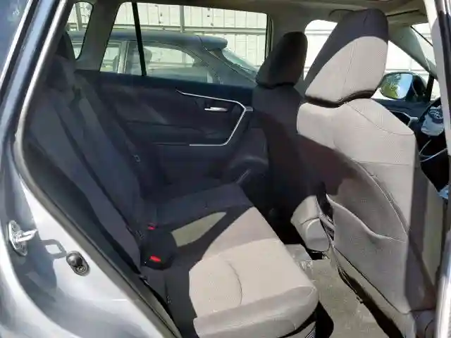 2T3RWRFV4KW016150 2019 TOYOTA RAV4 XLE-5