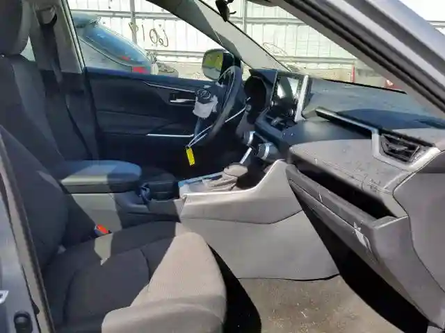 2T3RWRFV4KW016150 2019 TOYOTA RAV4 XLE-4