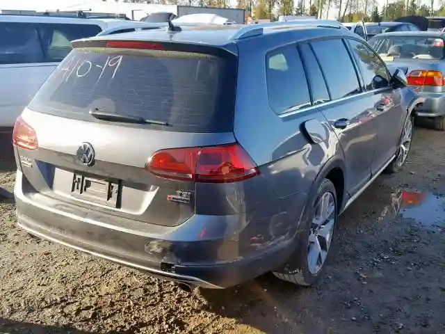 3VWH17AU9HM532184 2017 VOLKSWAGEN GOLF ALLTRACK S-3